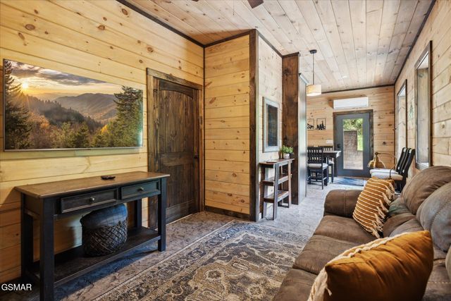 620 Deer Path Lane, Gatlinburg, TN 37738