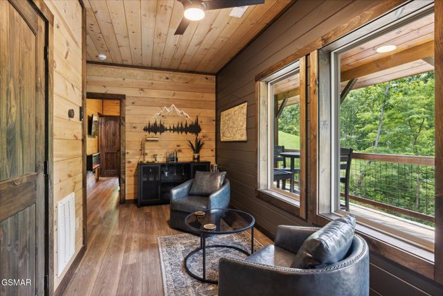 620 Deer Path Lane, Gatlinburg, TN 37738