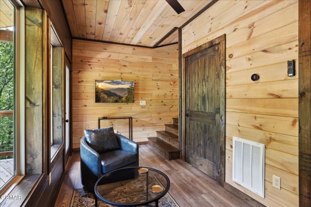 620 Deer Path Lane, Gatlinburg, TN 37738