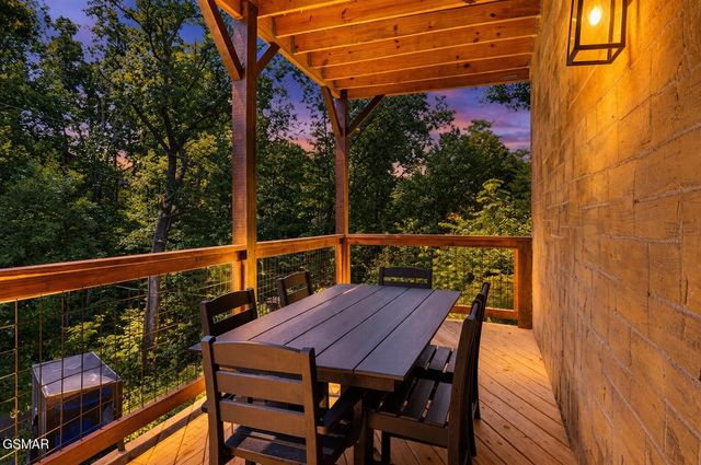 620 Deer Path Lane, Gatlinburg, TN 37738