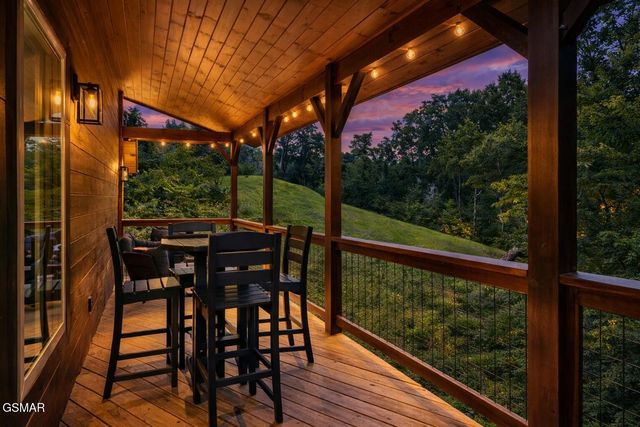 620 Deer Path Lane, Gatlinburg, TN 37738
