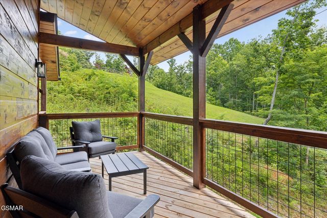 620 Deer Path Lane, Gatlinburg, TN 37738