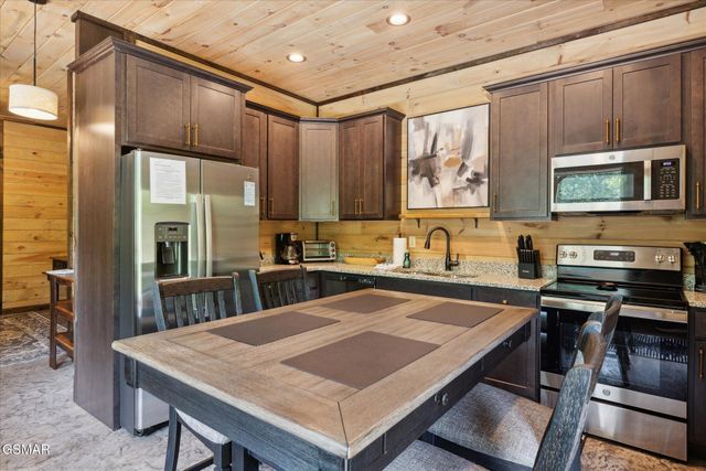 620 Deer Path Lane, Gatlinburg, TN 37738
