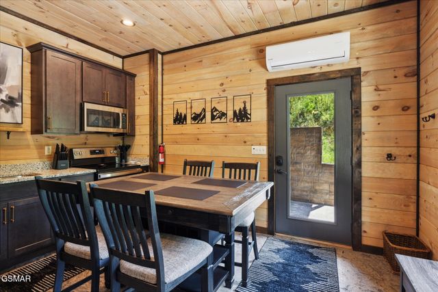 620 Deer Path Lane, Gatlinburg, TN 37738