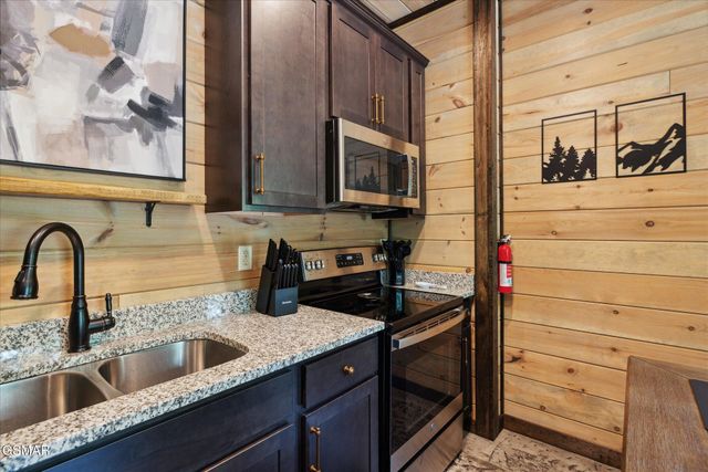 620 Deer Path Lane, Gatlinburg, TN 37738