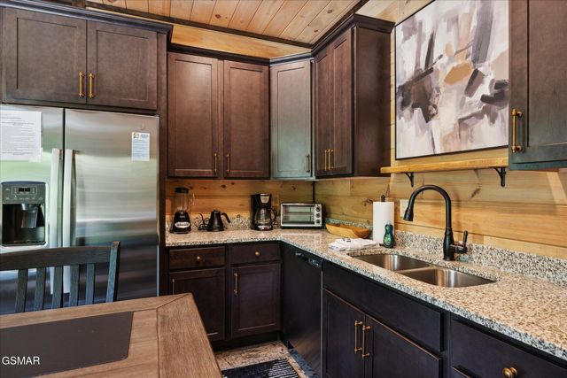 620 Deer Path Lane, Gatlinburg, TN 37738