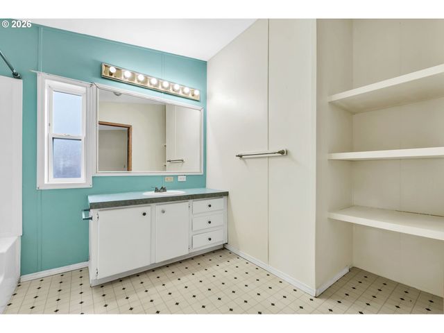 2333 N TERRY St 6, Eugene, OR 97402