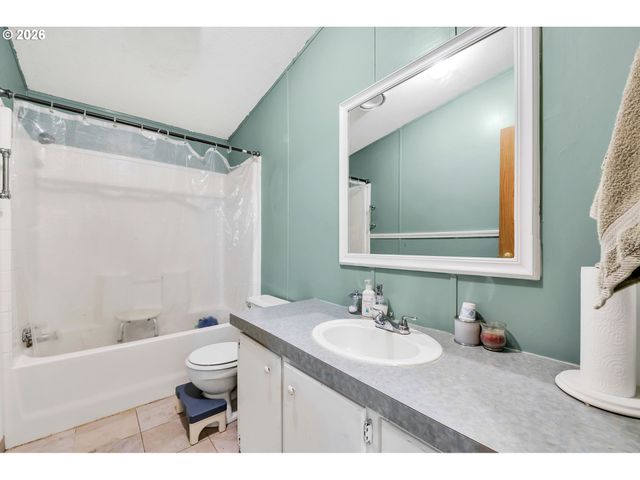 2333 N TERRY St 6, Eugene, OR 97402