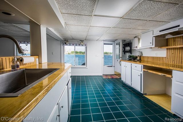 105 Gratiot Boulevard, Marysville, MI 48040