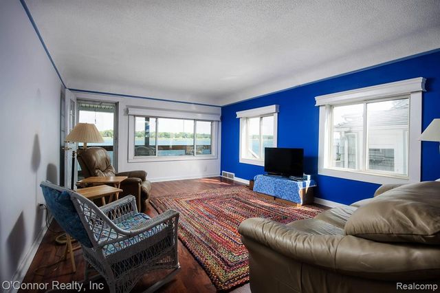 105 Gratiot Boulevard, Marysville, MI 48040