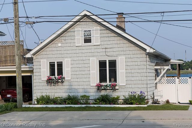 105 Gratiot Boulevard, Marysville, MI 48040