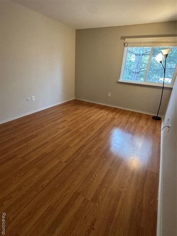 38280 Fairway Court 140B, Clinton Township, MI 48038