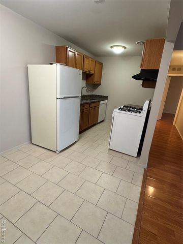 38280 Fairway Court 140B, Clinton Township, MI 48038