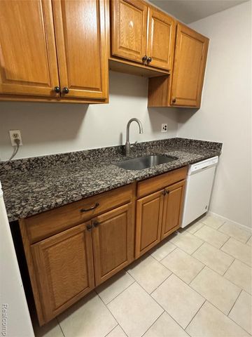 38280 Fairway Court 140B, Clinton Township, MI 48038