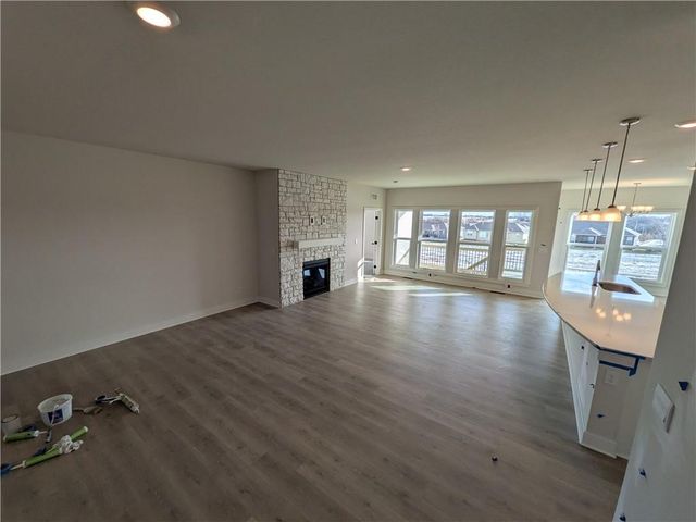 20770 W 188th Terrace, Spring Hill, KS 66083