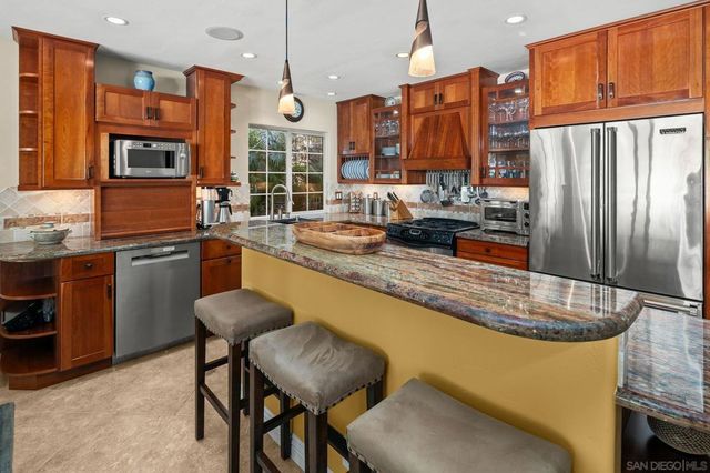 4694 Leathers St, San Diego, CA 92117