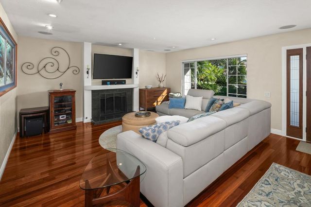 4694 Leathers St, San Diego, CA 92117