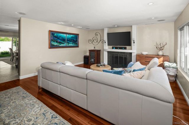 4694 Leathers St, San Diego, CA 92117