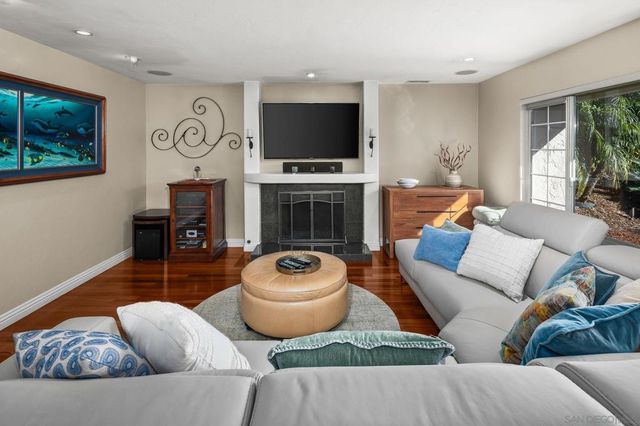 4694 Leathers St, San Diego, CA 92117