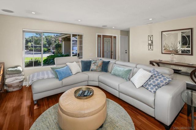 4694 Leathers St, San Diego, CA 92117