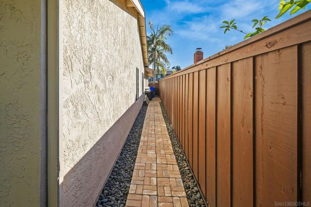 4694 Leathers St, San Diego, CA 92117