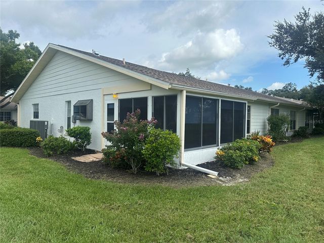 4242 OAKHURST CIRCLE E, Sarasota, FL 34233