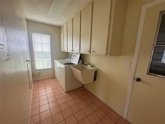 4242 OAKHURST CIRCLE E, Sarasota, FL 34233