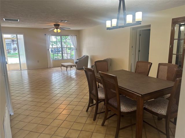4242 OAKHURST CIRCLE E, Sarasota, FL 34233