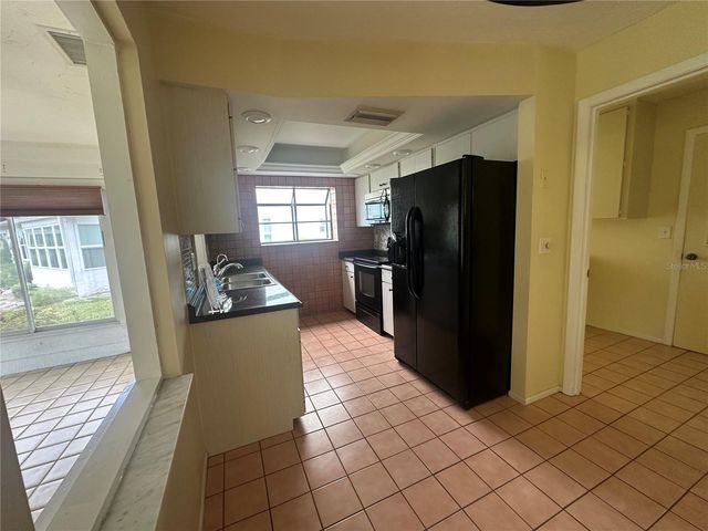 4242 OAKHURST CIRCLE E, Sarasota, FL 34233