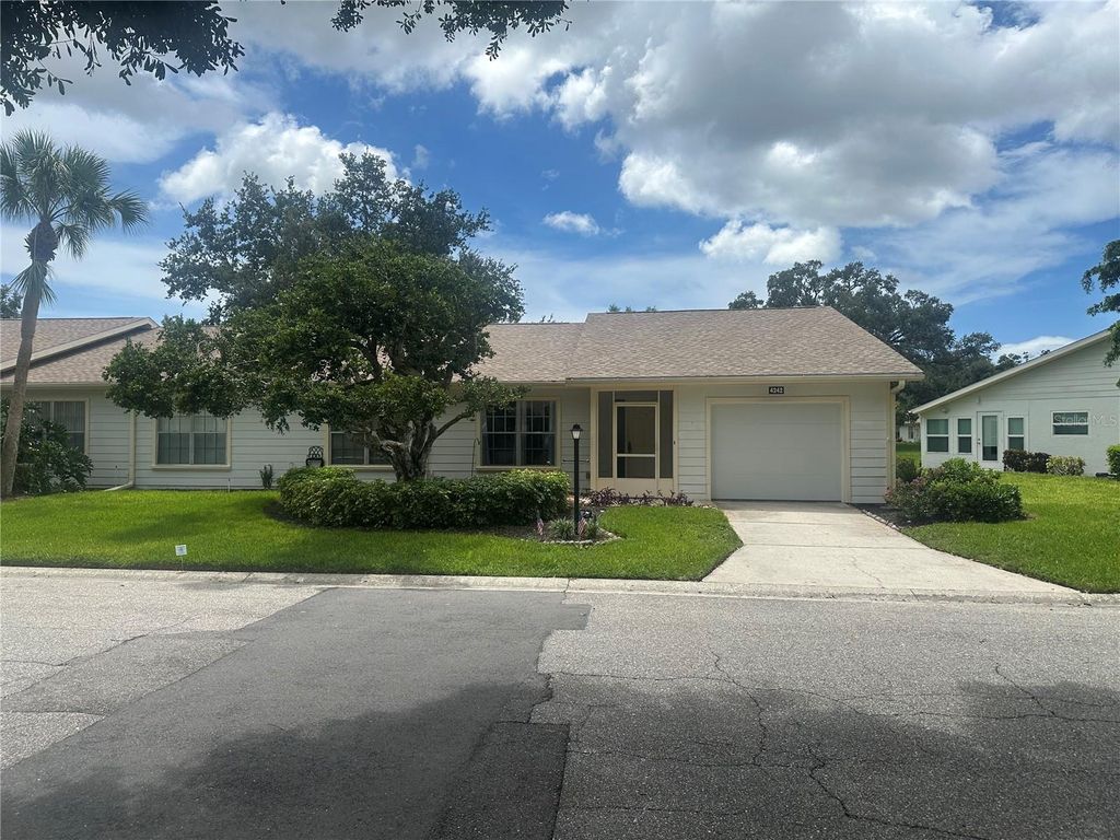 4242 OAKHURST CIRCLE E, Sarasota, FL 34233
