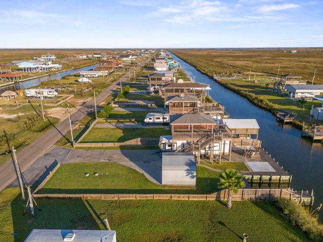 1112 Mabry Street, Gilchrist, TX 77617