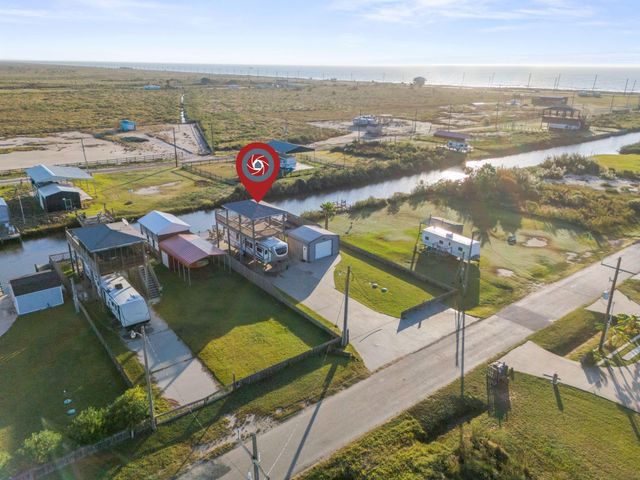 1112 Mabry Street, Gilchrist, TX 77617