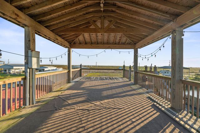 1112 Mabry Street, Gilchrist, TX 77617