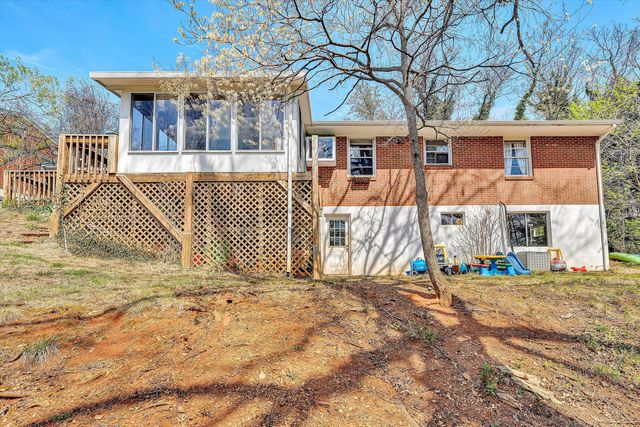 3321 Ledgewood AVE, Roanoke, VA 24018