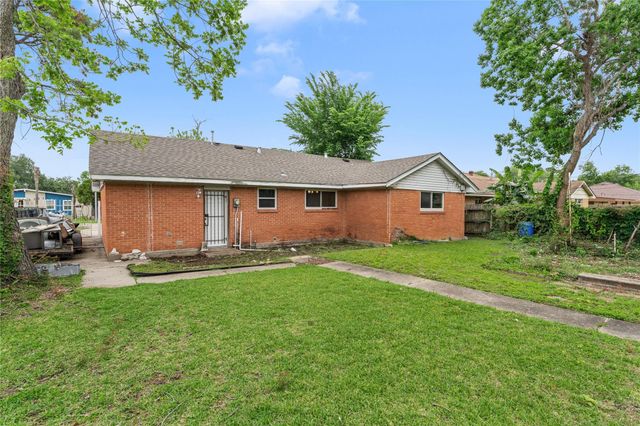 9934 Aves Street, Houston, TX 77034