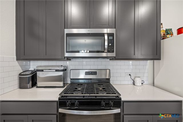 222 Summit Drive, Lockhart, TX 78644