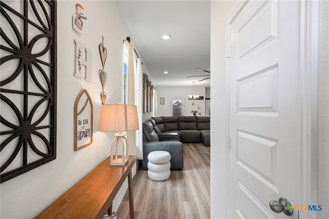 222 Summit Drive, Lockhart, TX 78644