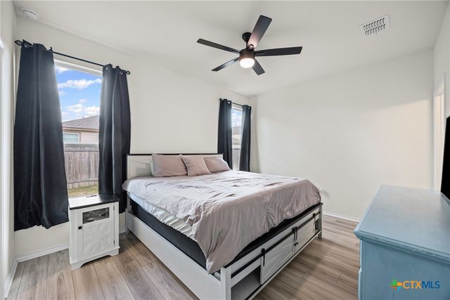 222 Summit Drive, Lockhart, TX 78644