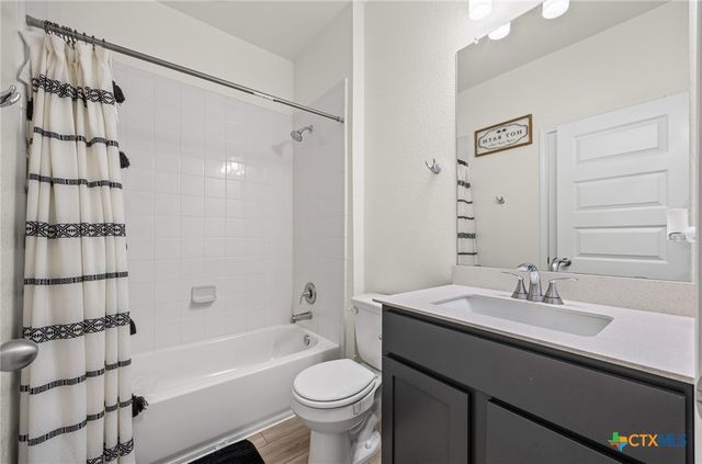 222 Summit Drive, Lockhart, TX 78644