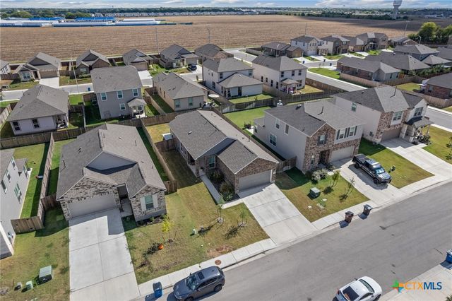 222 Summit Drive, Lockhart, TX 78644