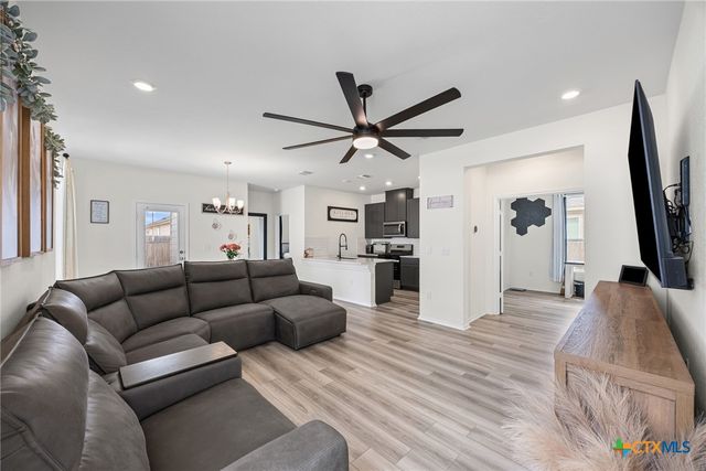 222 Summit Drive, Lockhart, TX 78644