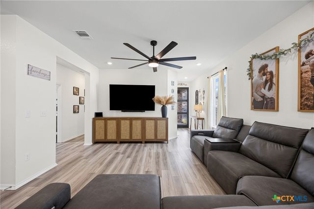 222 Summit Drive, Lockhart, TX 78644