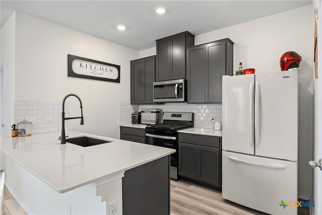 222 Summit Drive, Lockhart, TX 78644