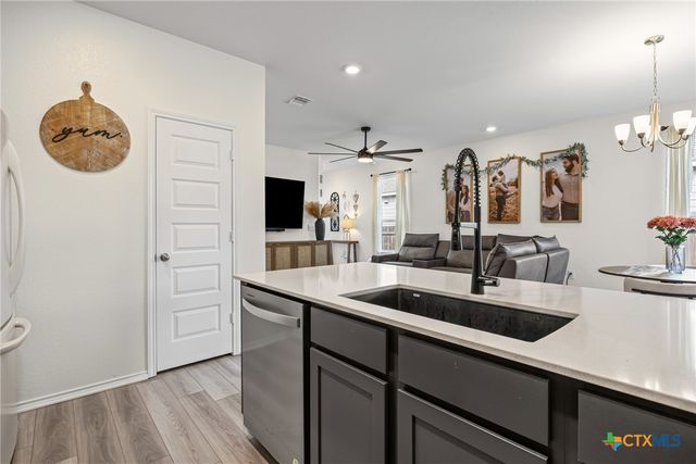 222 Summit Drive, Lockhart, TX 78644