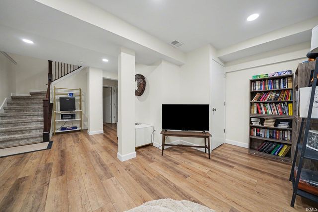 1433 N Oakhill Drive, South Bend, IN 46637