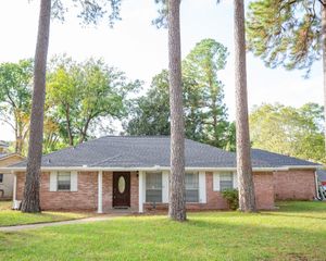 502 River Oaks Drive, Huntsville, TX 77340