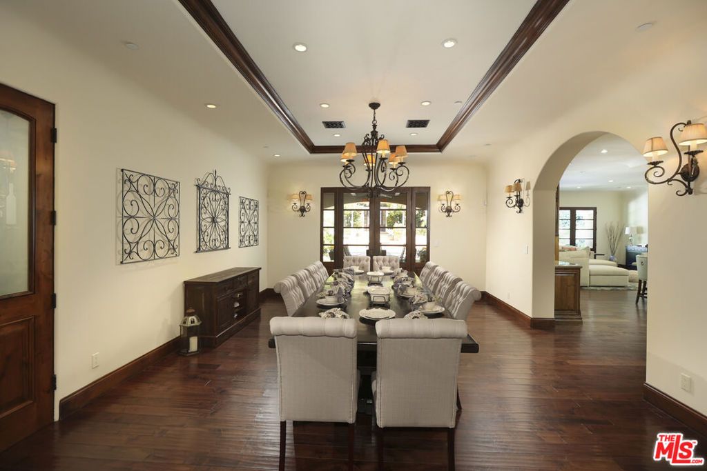 Image 11 of property listing at 4718 White Oak Avenue, Encino, CA 91316