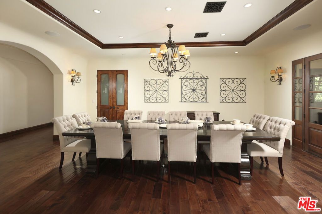 Image 12 of property listing at 4718 White Oak Avenue, Encino, CA 91316