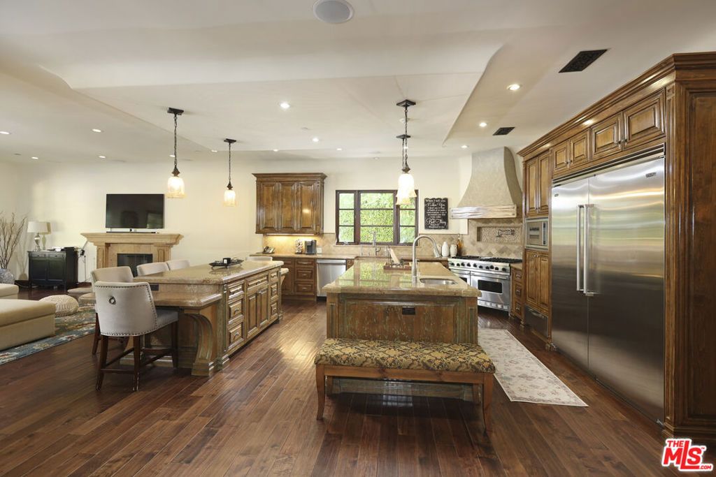 Image 13 of property listing at 4718 White Oak Avenue, Encino, CA 91316