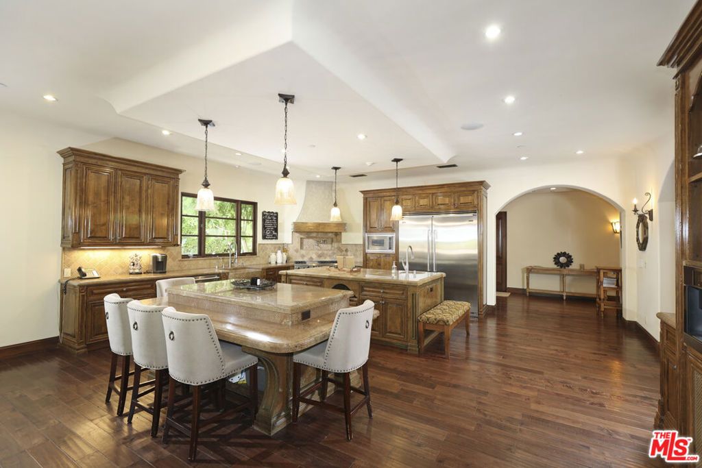 Image 14 of property listing at 4718 White Oak Avenue, Encino, CA 91316